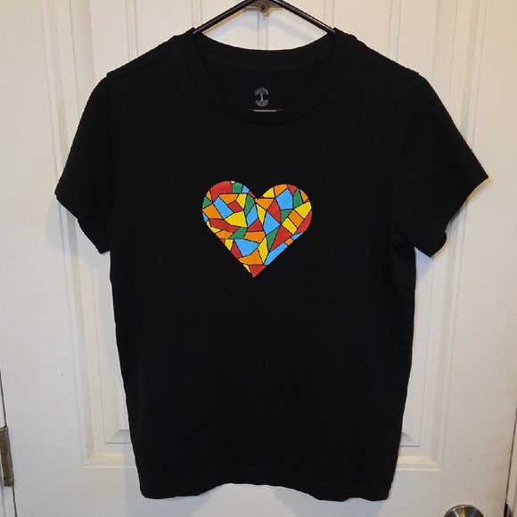 Black Heart Graphic Women's T-Shirt - Picture 3 of 7